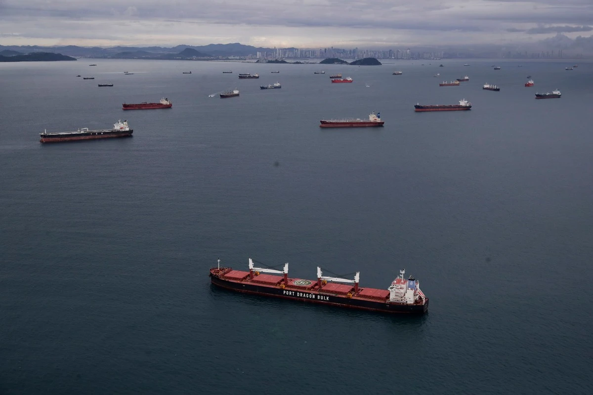 El Canal de Panamá se desborda: 38 tránsitos diarios y una amenaza oculta - image 1