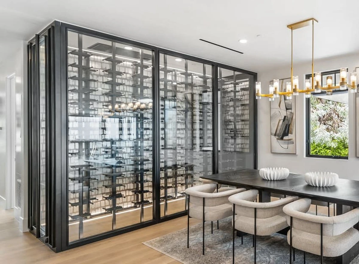 El fin de las botellas olvidadas: el Refrigerador de vino IA de Samsung - image 1