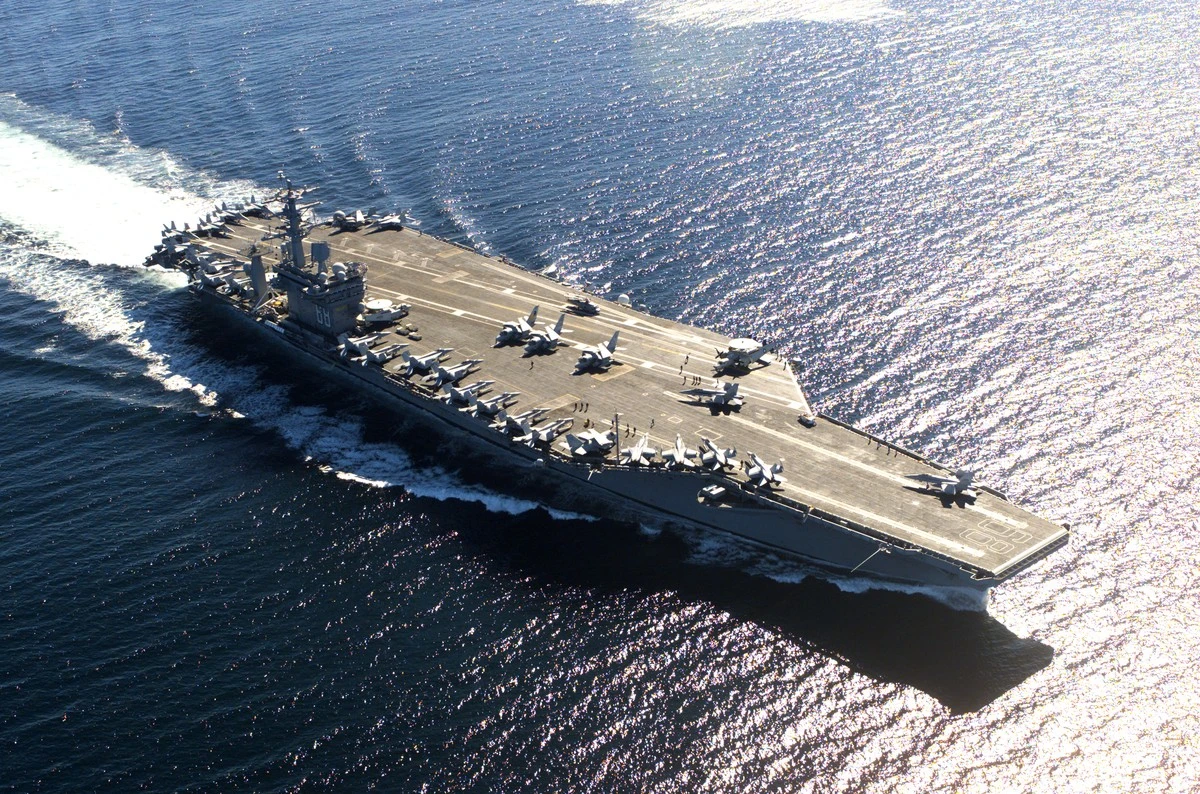El gigante nuclear USS George H.W. Bush: las maniobras que redefinen la seguridad global - image 1