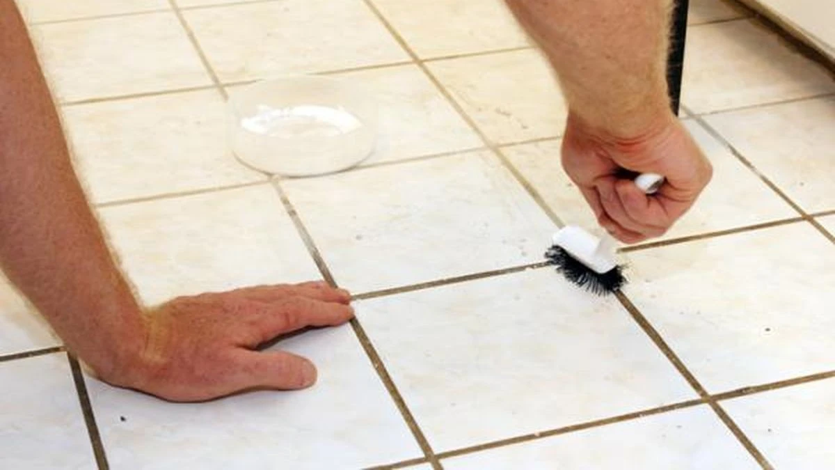 El truco infalible para eliminar el negro de las juntas de tu piso: ¡adiós suciedad en minutos! - image 1