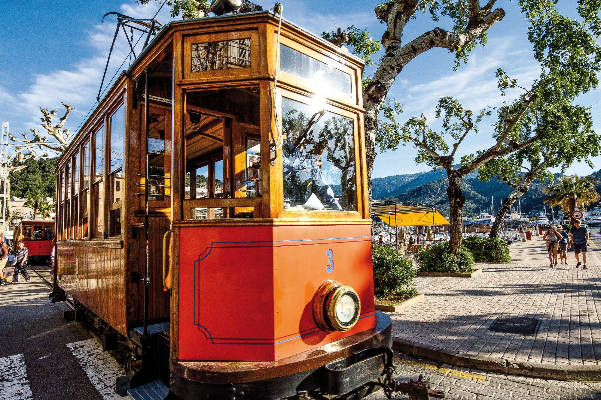 Foto: El viaje en un tren histórico de madera que no olvidarás nunca en Mallorca. (Tren de Sóller)