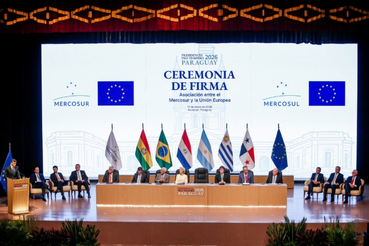Foto de archivo de los representantes de la UE y Mercosur durante la firma del acuerdo de libre comercio, en Asunción, Paraguay, a 17 de enero de 2026. (REUTERS/Cesar Olmedo)