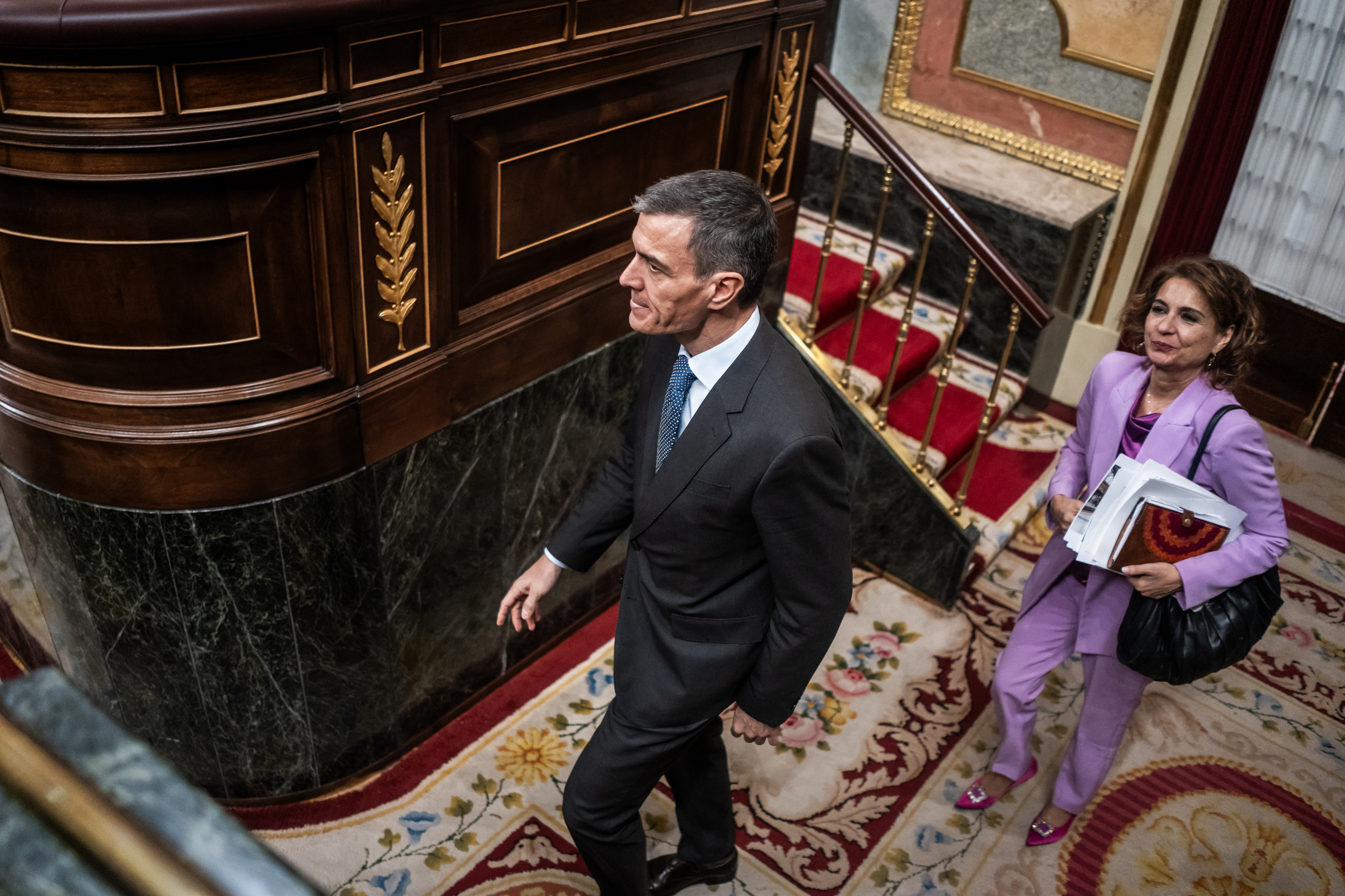 El presidente del Gobierno, Pedro Sánchez, y la ex vicepresidenta María Jesús Montero, el pasado jueves en el Congreso.