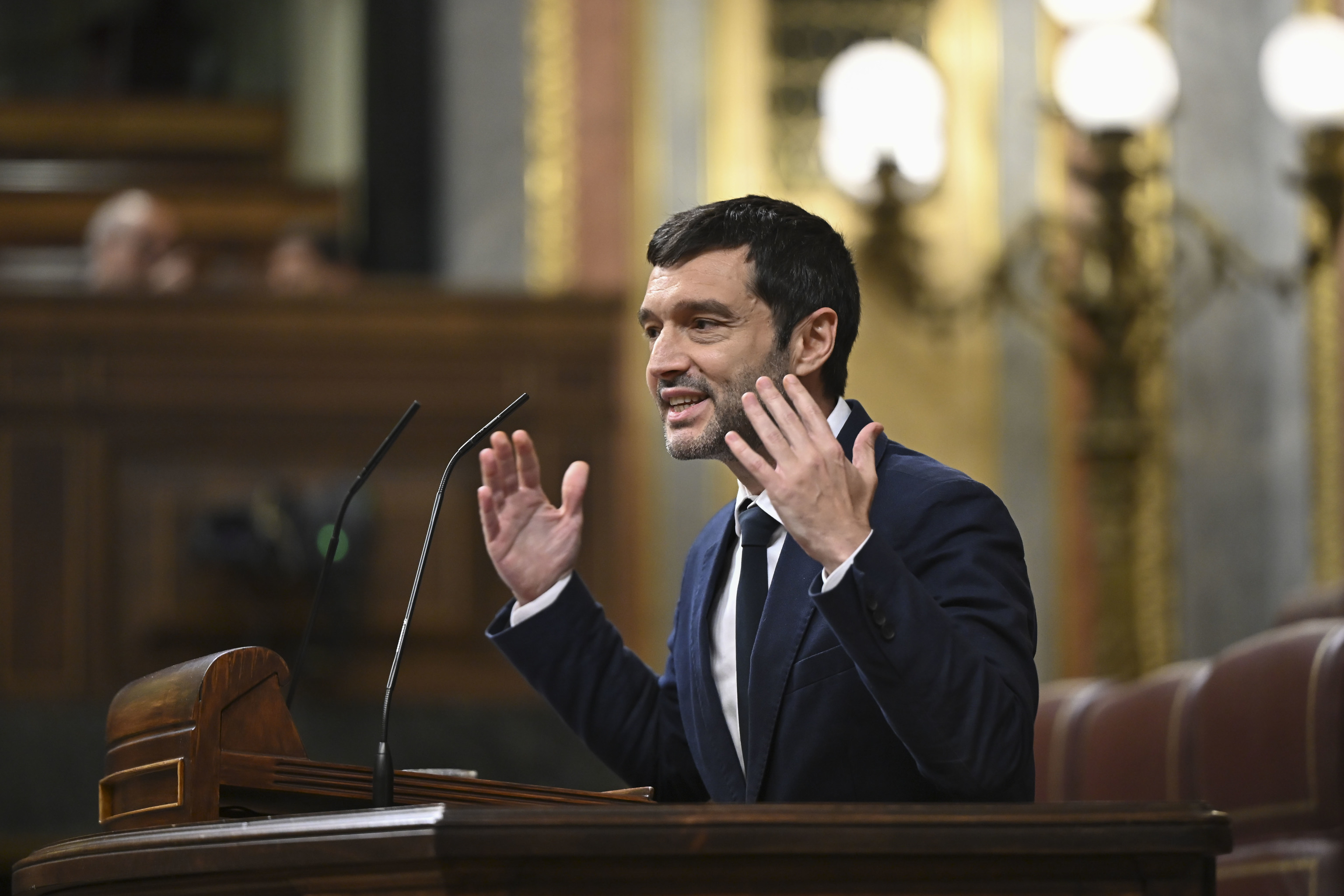 El ministro de Derechos Sociales, Consumo y Agenda 2030, Pablo Bustinduy ayer en el pleno del Congreso