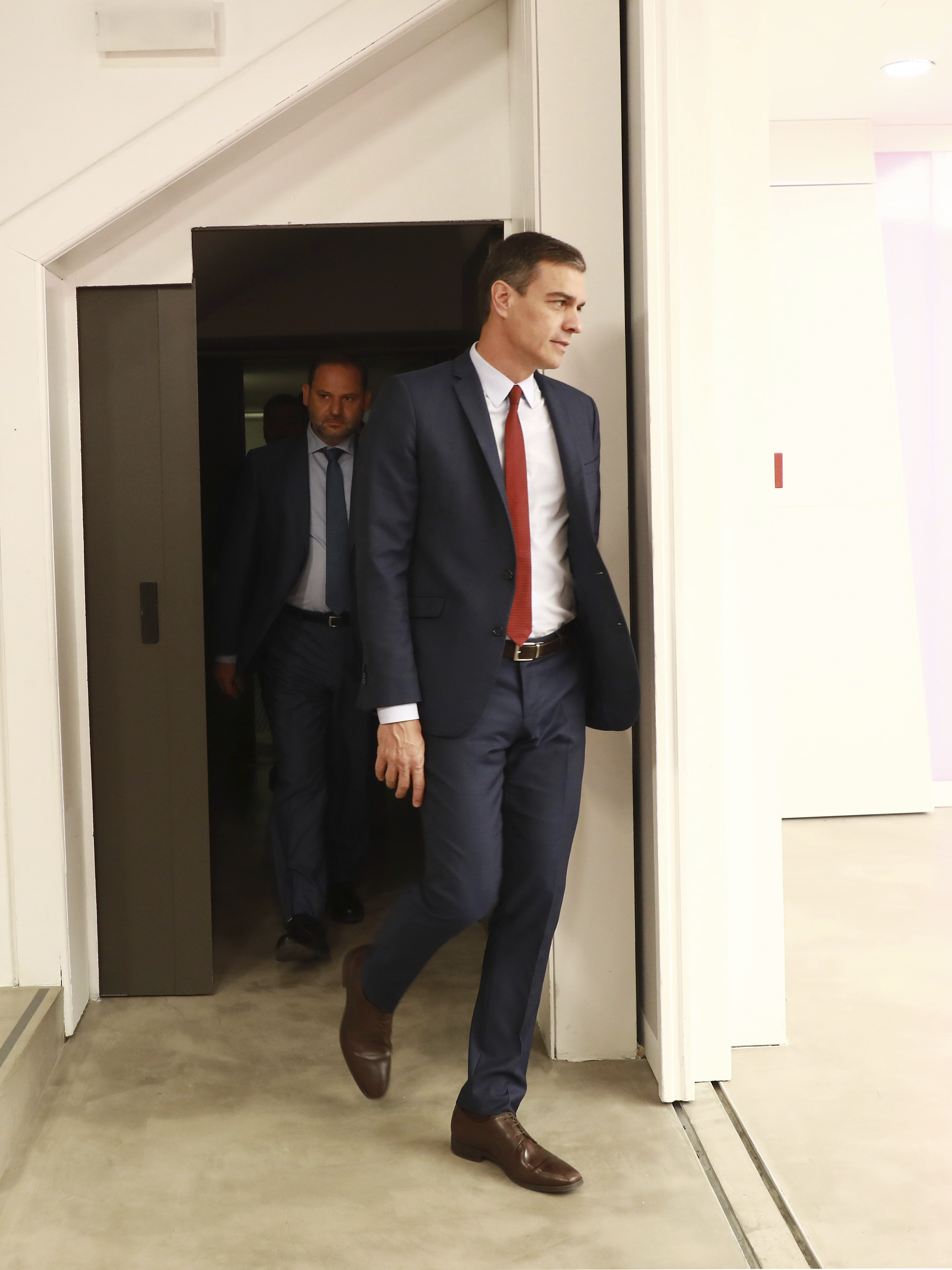 Pedro Sánchez junto a José Luis Ábalos en 2019.