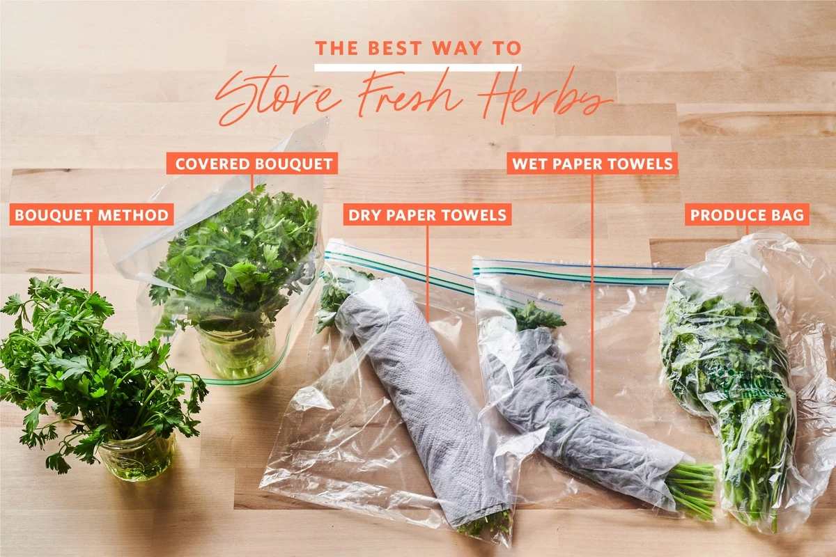 Hierbas frescas siempre verdes: el truco del papel en el refrigerador - image 1