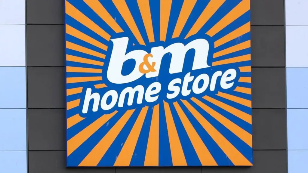 Jardín de lujo por 20€ en B&M: la Estatua de cabeza de león alimentada por energía solar que arrasa