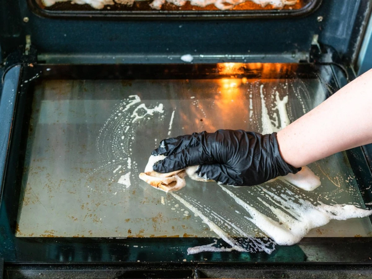Limpia el cristal del horno sin desmontarlo: el accesorio que te ahorrará tiempo - image 1