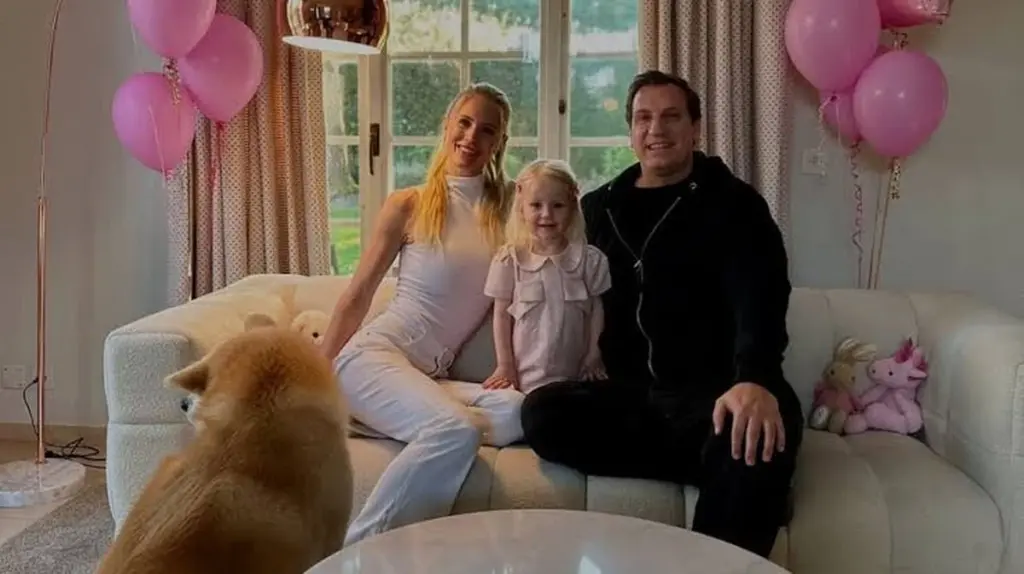 Maxi López y Daniela Christiansson: el secreto suizo para un cuarto infantil seguro