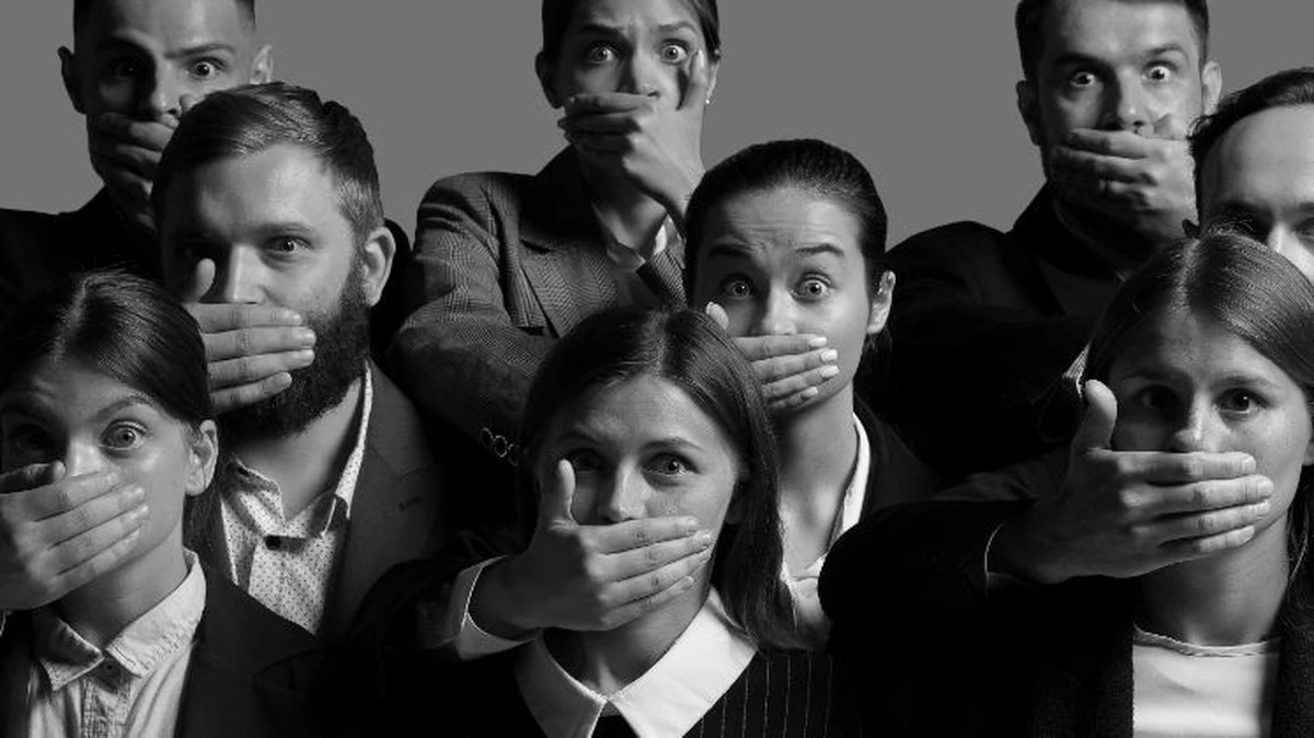 Por qué los que prefieren escuchar en reuniones sociales son más observadores: psicología revela los comportamientos clave - image 1