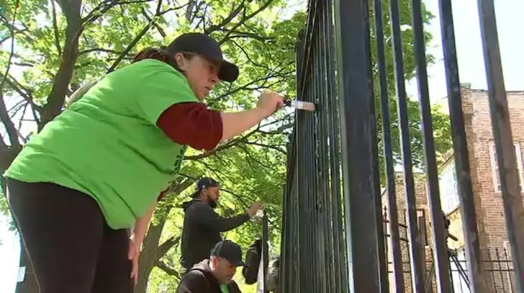 Reformas gratis para mayores: la lección de Rebuilding Together Metro Chicago y National Rebuilding Day