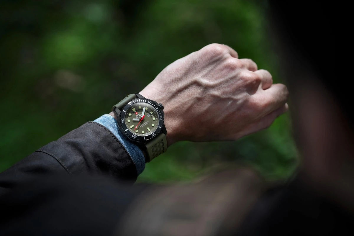 Relojes militares de Micromilspec: el secreto de Henrik Rye para invertir - image 1