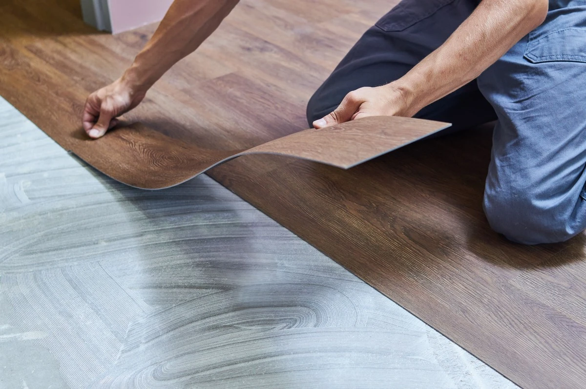 Suelo nuevo sin obras: usa paneles de vinilo SPC y ahorra un 50 % - image 1