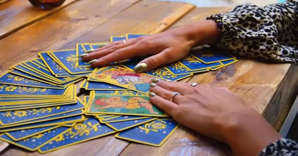 Tarot del 7 de abril de 2026: tu carta y predicción para hoy