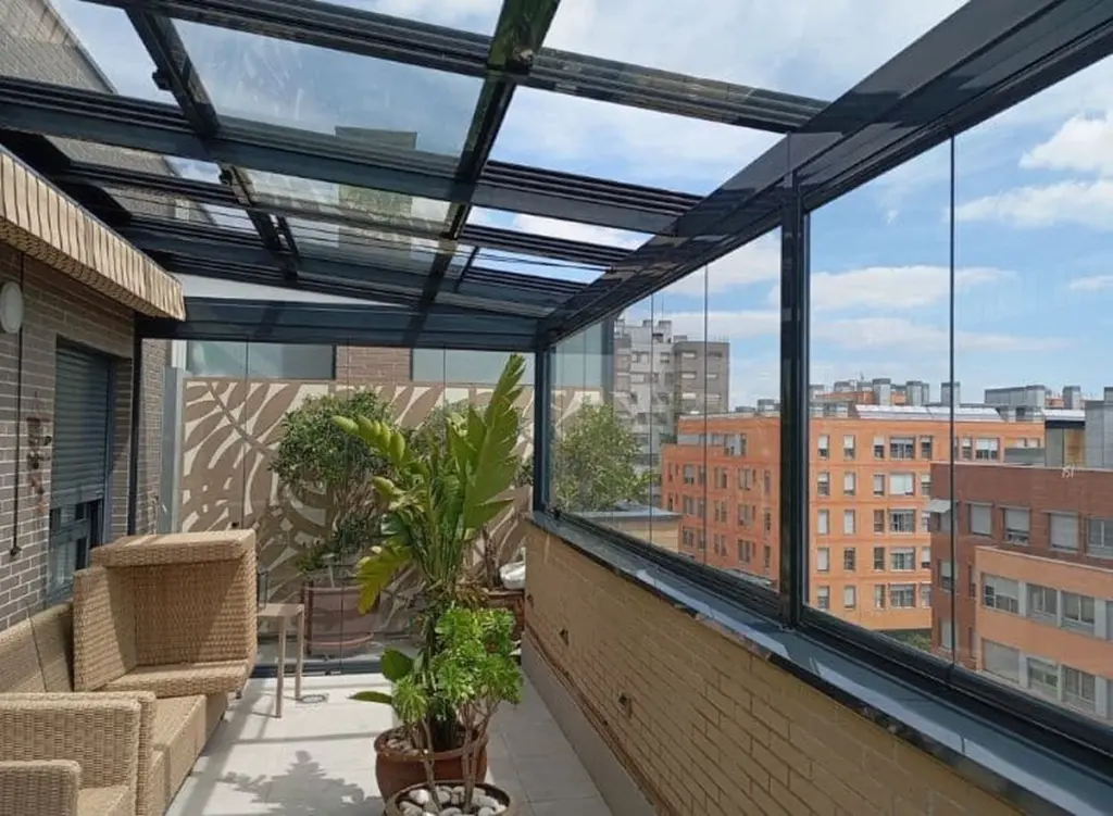 Terraza en Rivas-Vaciamadrid: el método de Vidriosystem para ganar 20m2 útiles