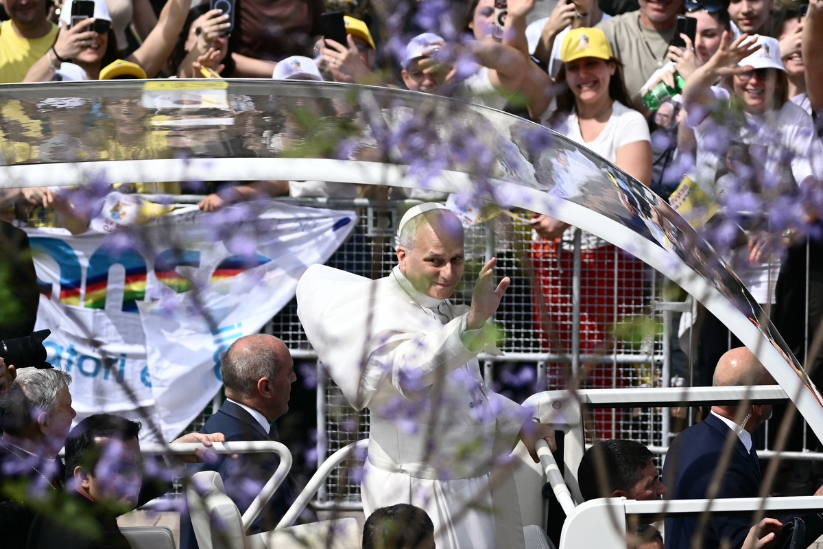 El Papa Leon XIV visitó un pueblo italiano contaminado
