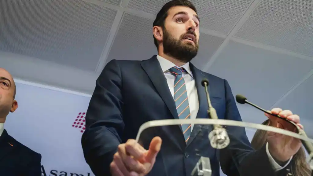 El vicepresidente Antelo, este lunes, en una rueda de prensa en la Asamblea Regional, tras comparecer para explicar los presupuestos de 2024 en las áreas que gestiona.