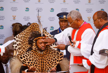 El rey Misuzulu durante su coronación (Reuters)