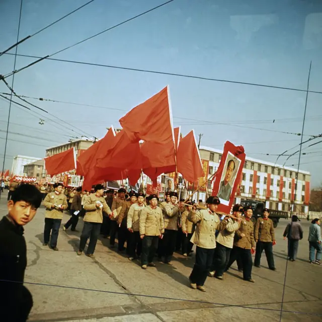 Desfile de miembros de la Guardia Roja en 1967.