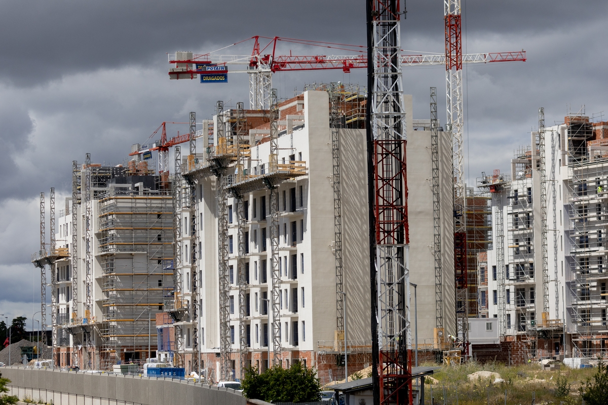 Imagen de archivo de obras en un bloque de viviendas en Madrid. (Eduardo Parra / Europa Press)