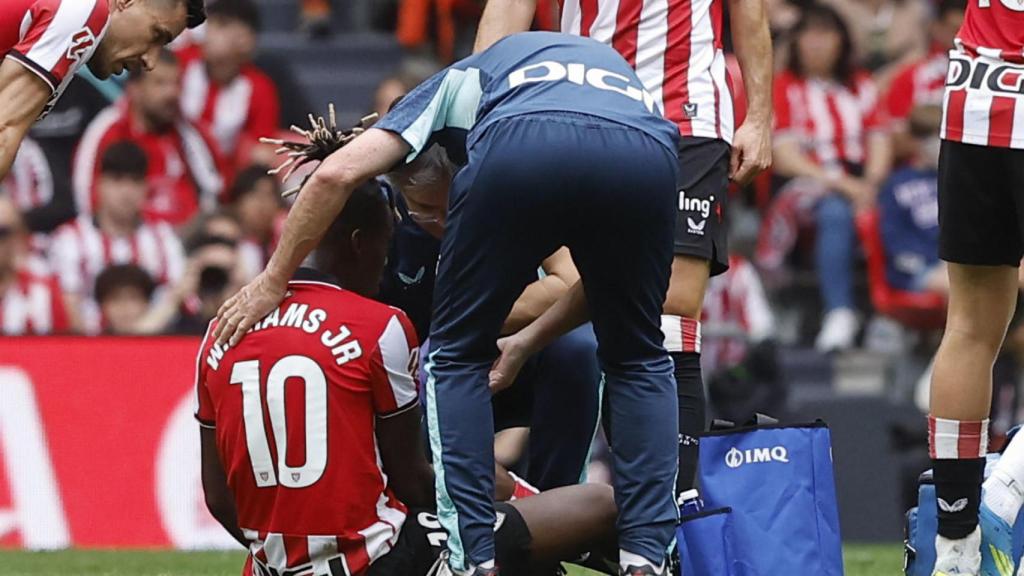 Nico Williams, tras lesionarse en el partido ante el Valencia