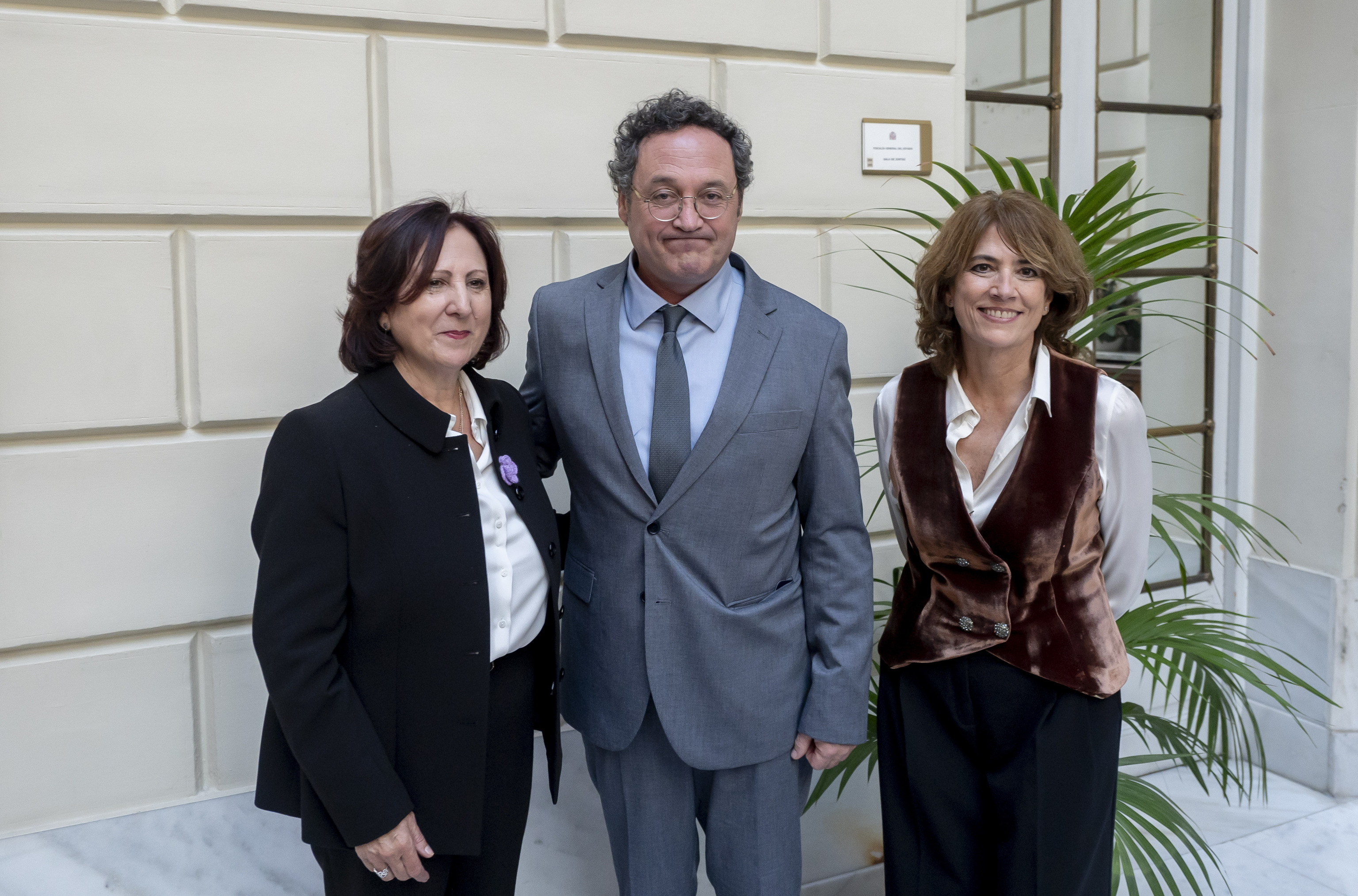 La fiscal general del Estado, Teresa Peramato, junto a sus predecesores Álvaro García Ortiz y Dolores Delgado.