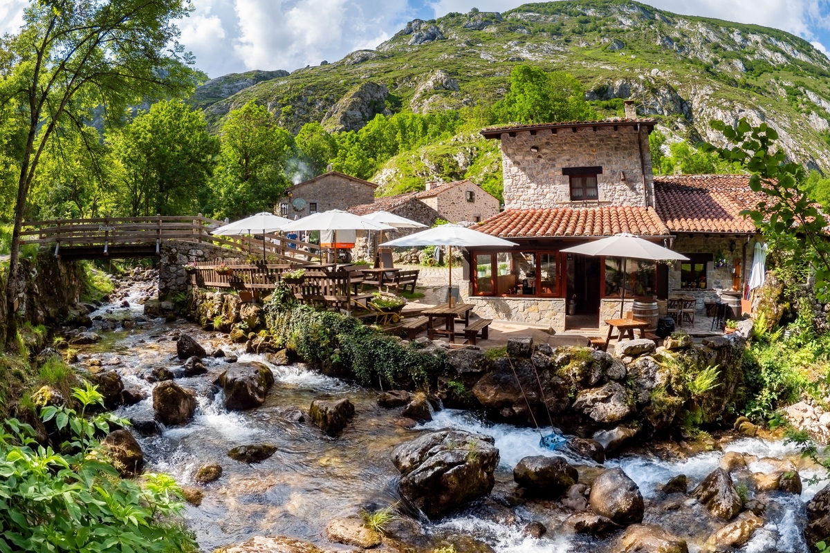 Bulnes, el único pueblo de España al que no se accede por carretera (ShutterStock).