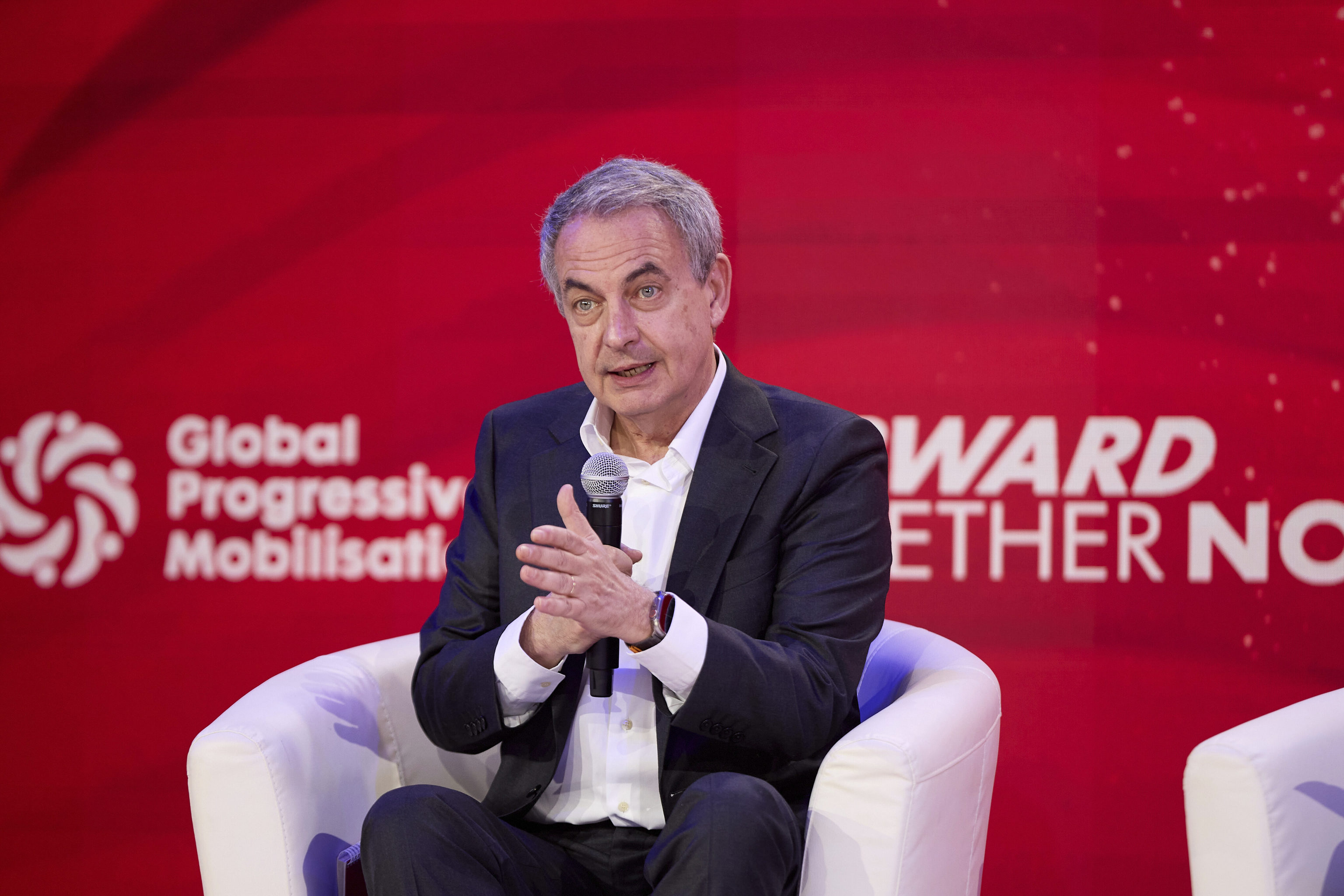 El ex presidente José Luis Rodríguez Zapatero, ahora imputado en el 'Caso Plus Ultra', en un foro internacional en Barcelona en abril pasado.