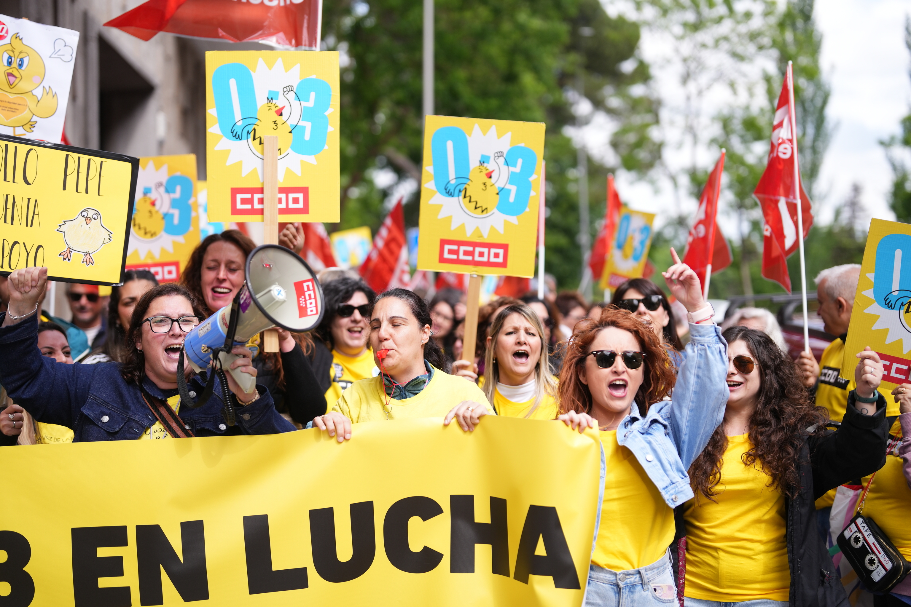 Concentración de educadores infantiles frente a la Patronal