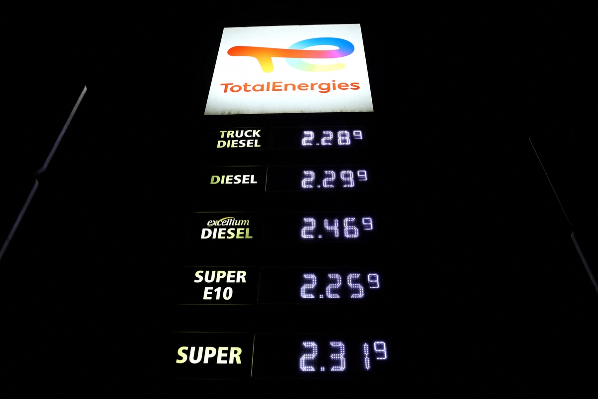 Un cartel muestra los precios de la gasolina y el diésel en una gasolinera de Total Energies, en medio del conflicto entre Estados Unidos e Israel con Irán, cerca de Buckow, Alemania, el 30 de abril de 2026. REUTERS/Lisi Niesner/Foto de archivo