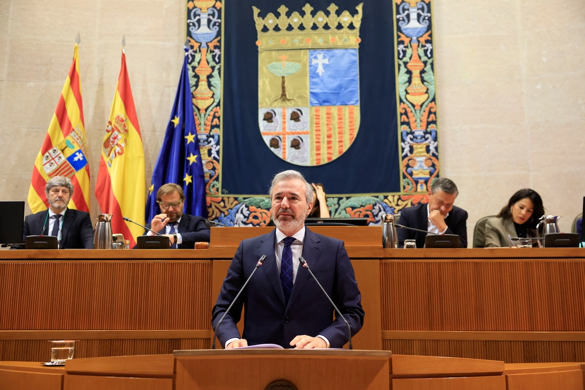 El presidente del PP de Aragón, Jorge Azcón durante la segunda sesión de debate investidura del Parlamento aragonés. (EFE/ Javier Cebollada)