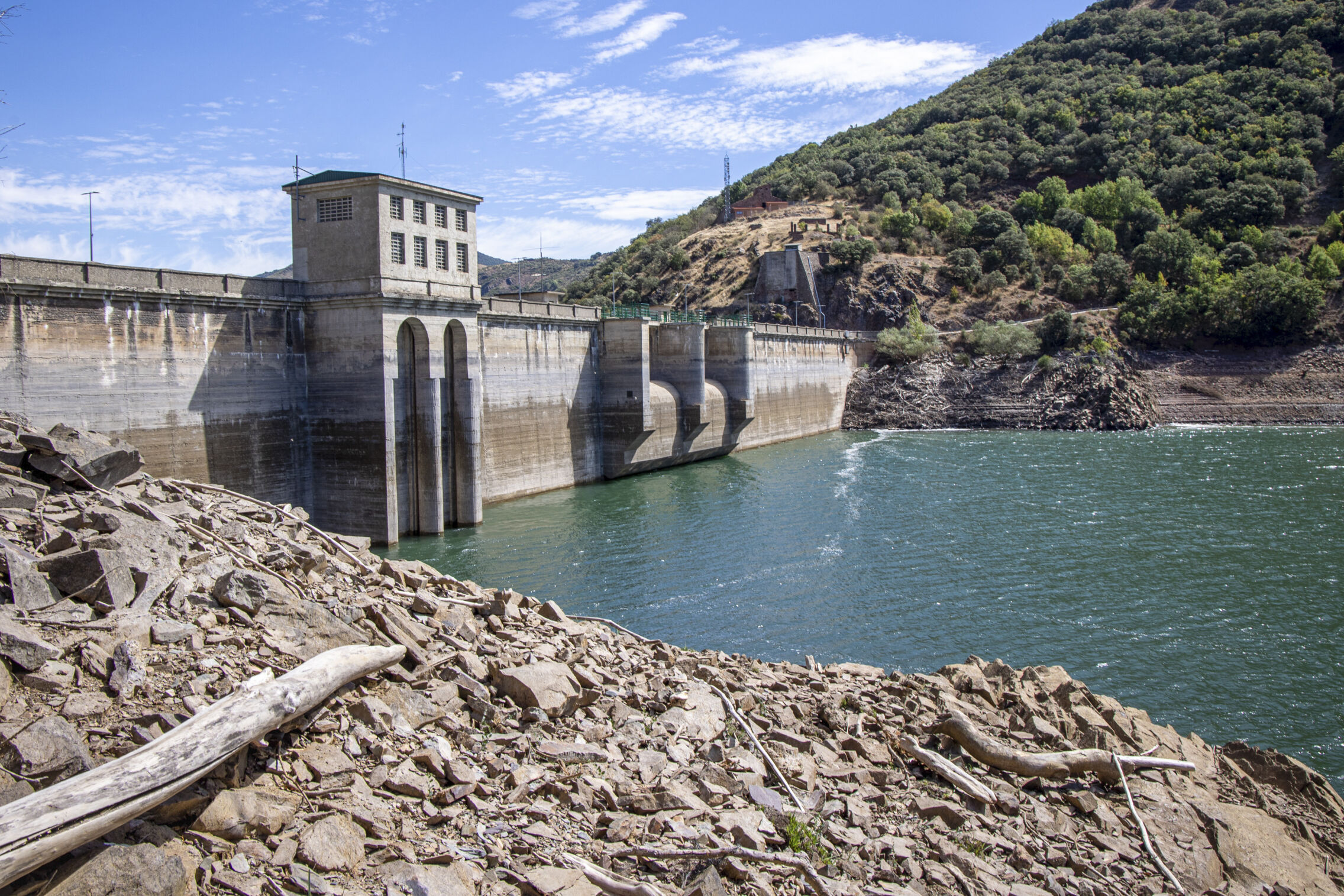 Foto: Imagen del embalse riojano que ya según los últimos ya se sitúa cerca del 90% de capacidad. (EFE/Raquel Manzanares)