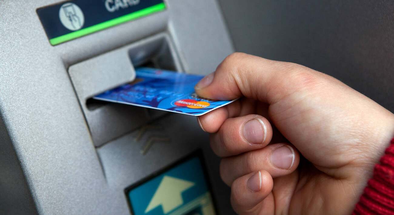 Nunca pidas el recibo en un cajero automático después de sacar dinero: esta es la poderosa razón