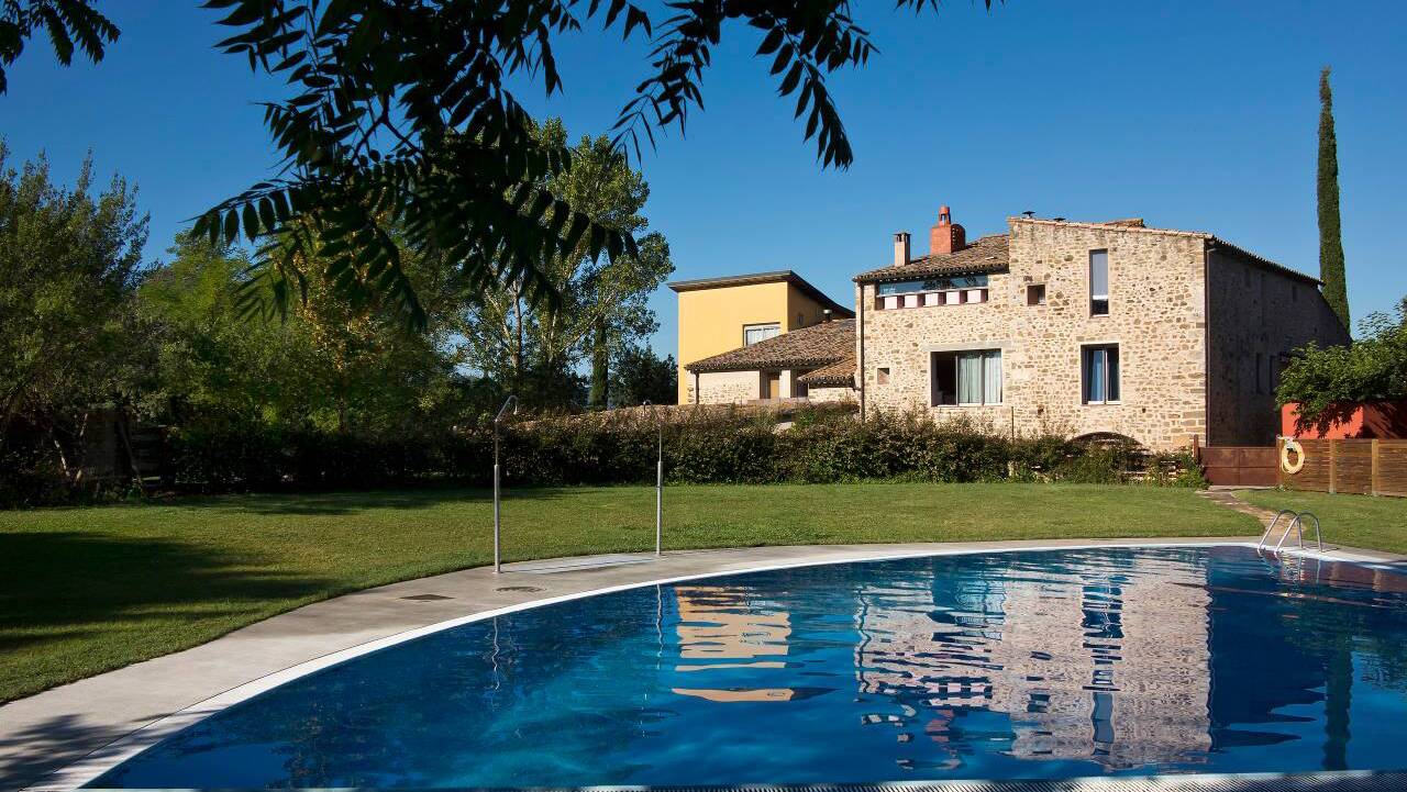 Foto: Zona exterior de este camping situado en la comarca de la Garrotxa, en la provincia de Girona, premiado recientemente. (Google)