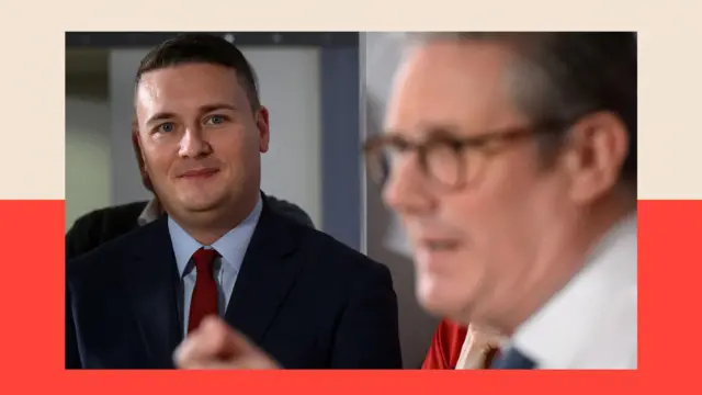 El ex ministro de Sanidad británico, Wes Streeting, mirando hacia Starmer