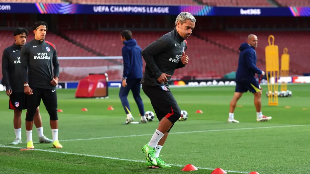 Griezmann, entrenando en el Emirates Stadium con el Atlético de Madrid
