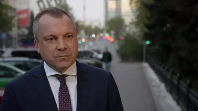 Yevgeny Popov, diputado ruso, habla con la BBC.