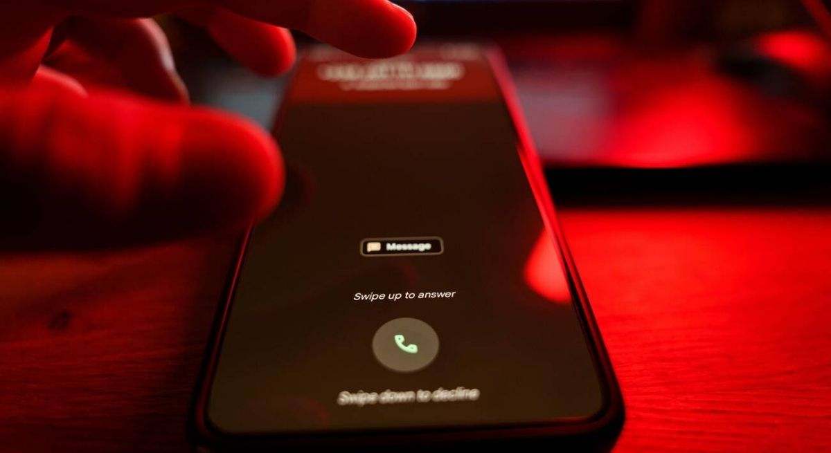 Un simple "hola" puede ser suficiente: ¿qué es la estafa de las llamadas silenciosas, que está proliferando gracias a la IA?