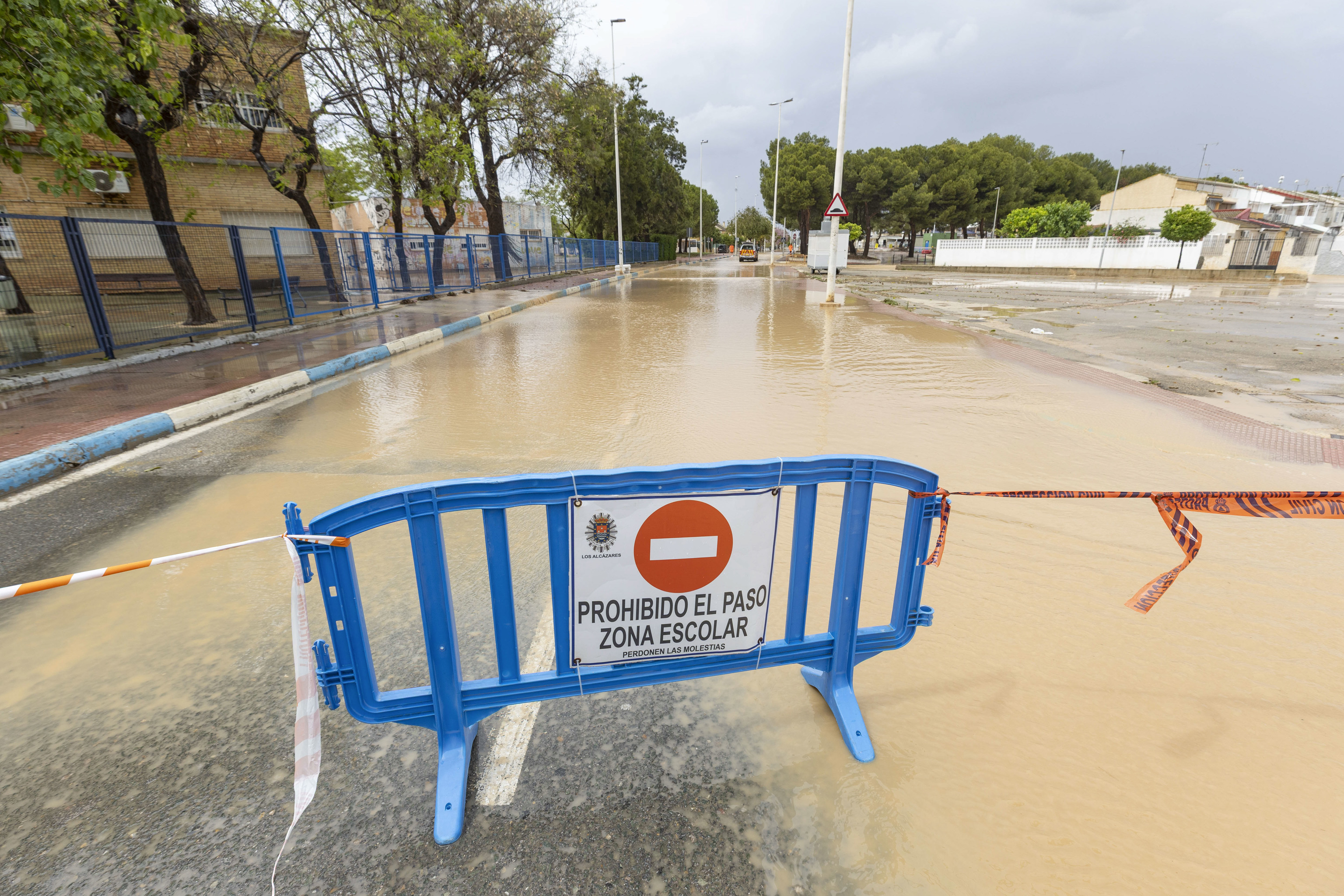 Una calle inundada por las lluvias en Los Alcázares.
