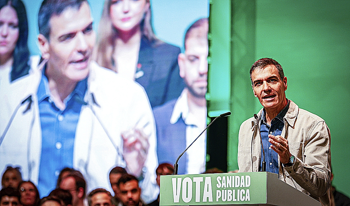 Pedro Sánchez participa, en un mitin del PSOE andaluz en La Línea.