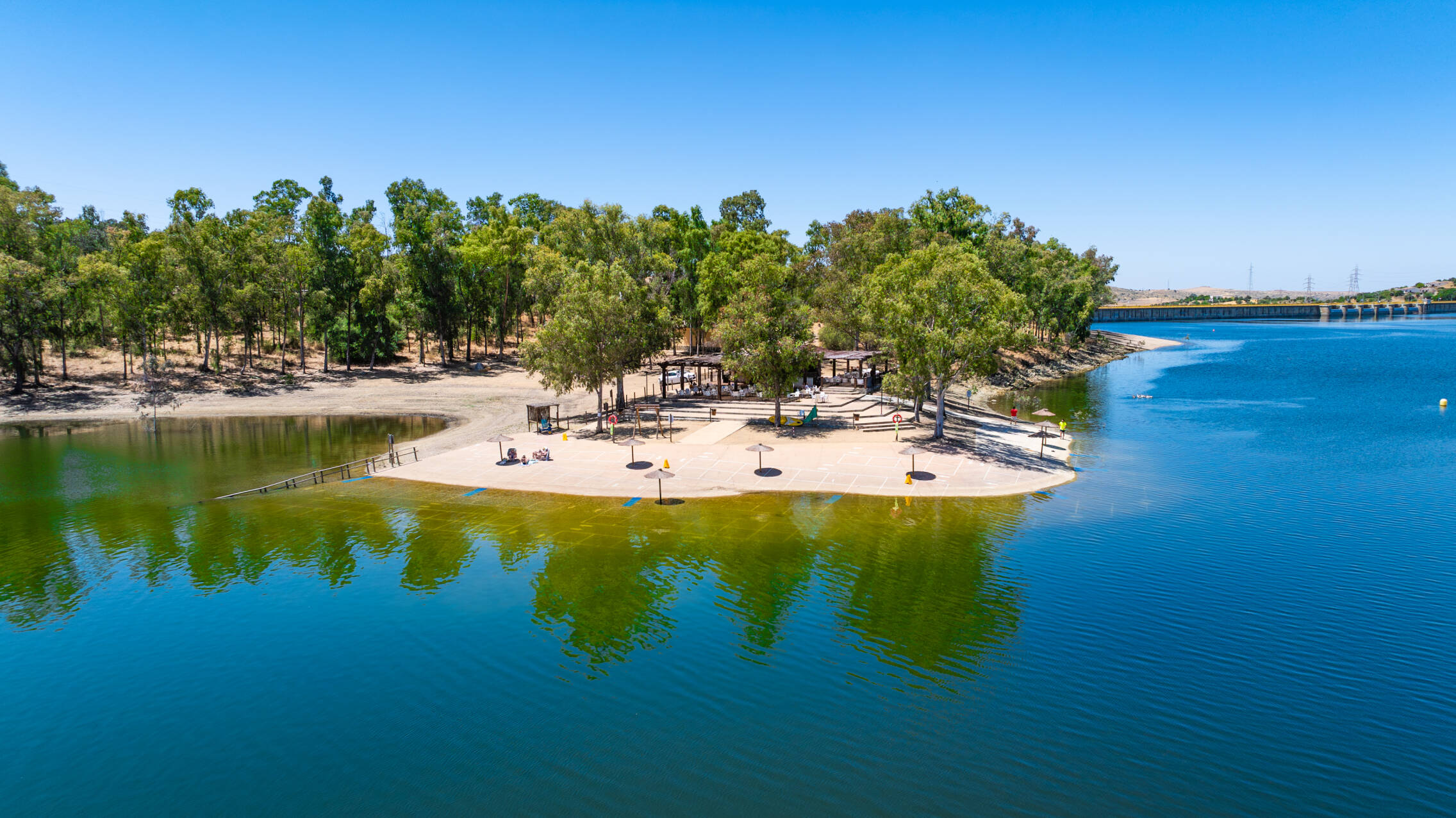 Foto: La playa de Extremadura con Bandera Azul que lo celebra este fin de semana. (Turismo de Extremadura)