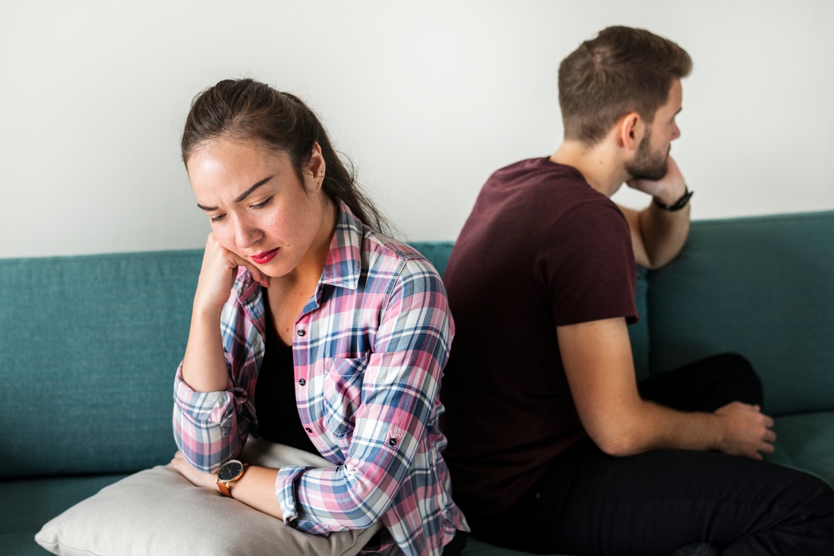La esperanza de cambio mantiene a muchas relaciones en una espera constante. (Freepik)