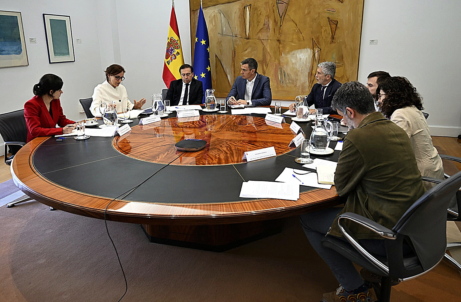 Pedro Sánchez preside en La Moncloa, una reunión de seguimiento sobre la acogida de la embarcación MV Hondius en las Islas Canarias.