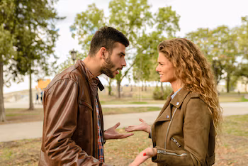 Una pareja enfadada. (Pexels)