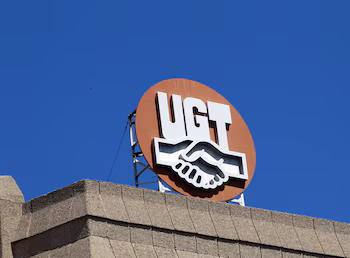 Logo de UGT en la sede del sindicato. (Europa Press)