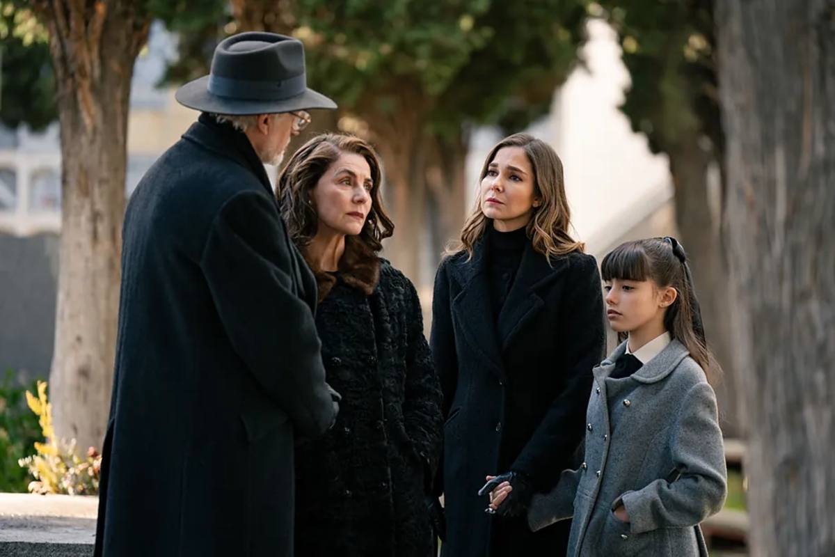 Damián, Digna y Begoña en 'Sueños de libertad' (ATRESMEDIA).