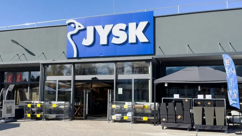 Adiós a balcones pequeños: el banco de Jysk modelo EDDERUP que resiste el calor