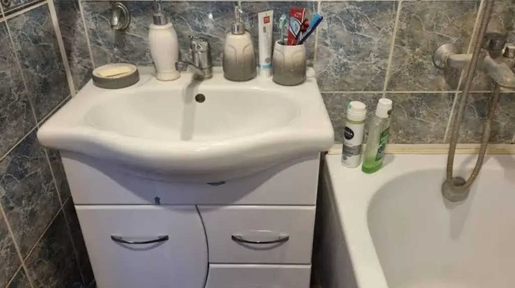 Adiós a la humedad: el gabinete de baño suspendido para un cuarto de baño sano
