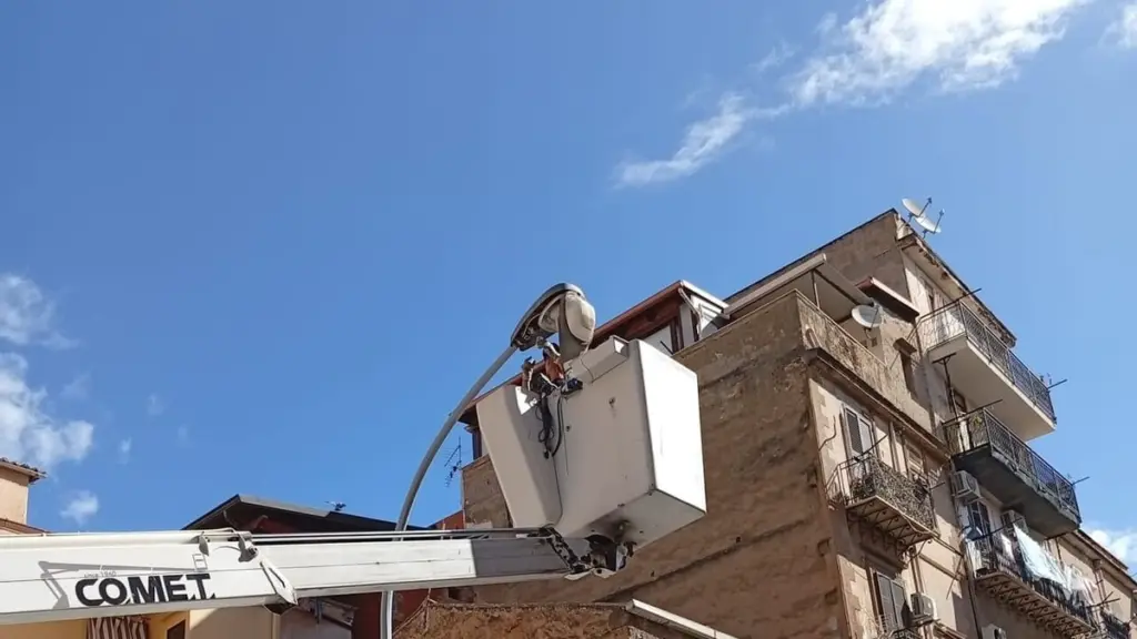 Adiós a la oscuridad en Zisa: Amg Energia rescata 300 farolas con luz ámbar