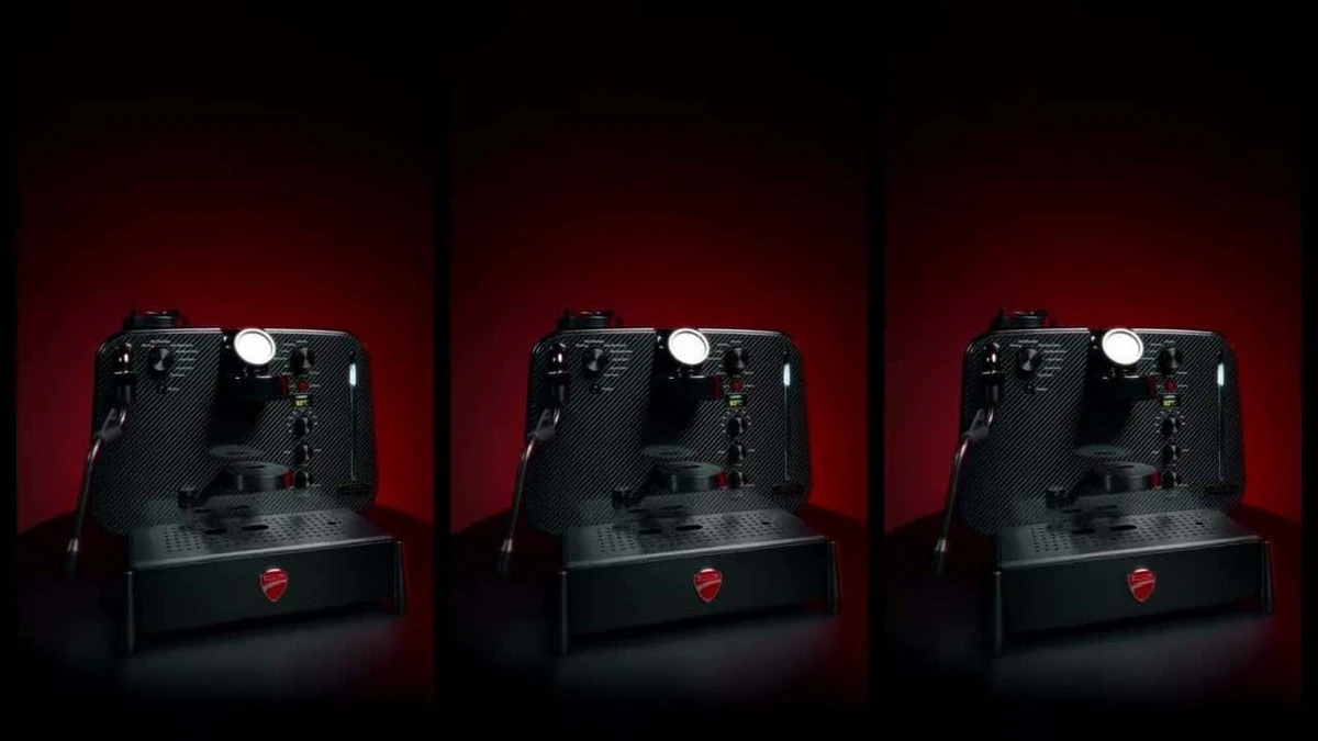 Adiós a las cafeteras de plástico: así es la Ducati Barista M3 1926 Limited Edition Carbon Fiber - image 1